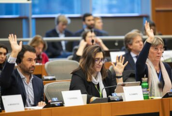 Caroline Roose présente son premier document de travail sur le transport des animaux